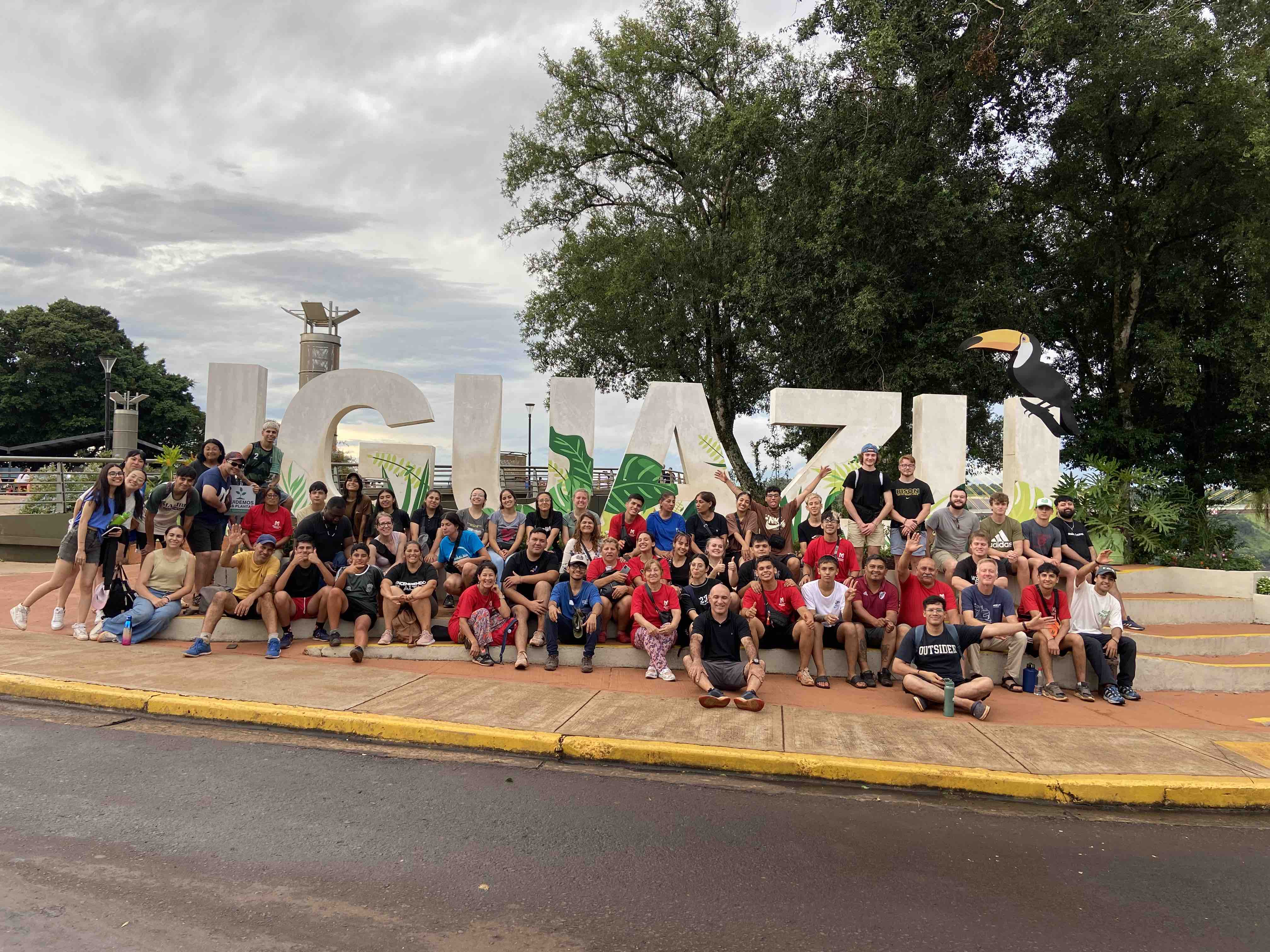 Misioneros Unidos Ayudando